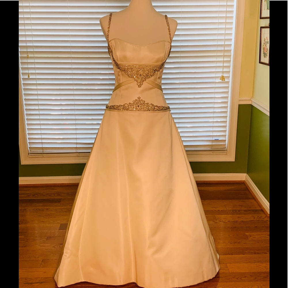 Rivini Trelew Sample Dress